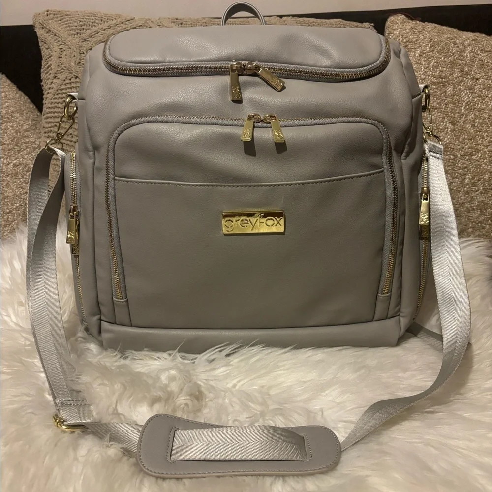 🩷💙Grey Fox Gray Diaper Bag with Gold Accents💙THIS IS BABY  BAG 💼 👶 . BOX B